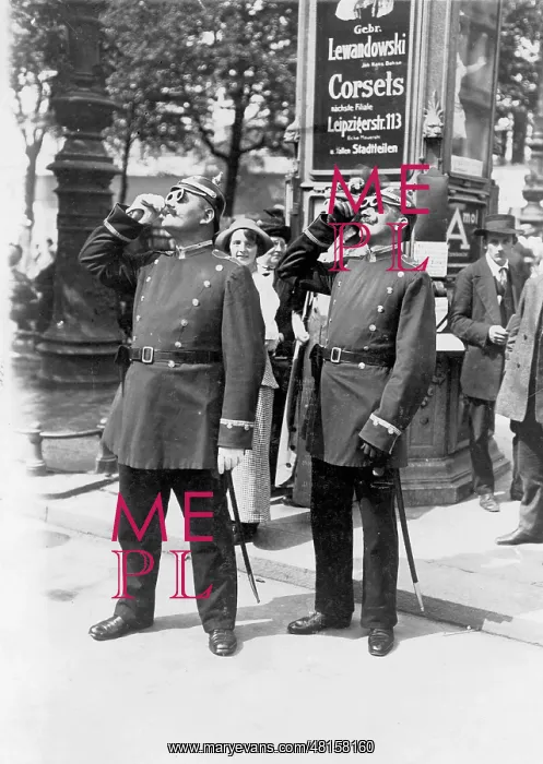 : Berlin policemen look at the solar eclipse in 1912 : Berlin policemen look at the solar eclipse in 1912