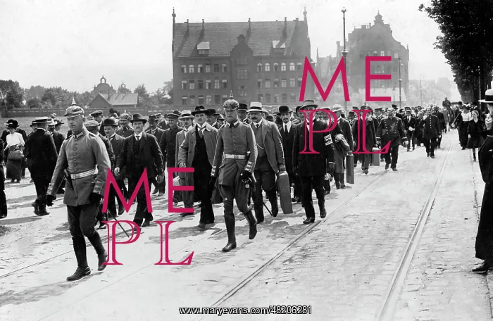 : Berlin reservists on their way to the station, 1914 : Berlin reservists on their way to the station, 1914