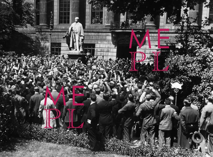 : Berlin students demonstrate against the Treaty of Versailles : Berlin students demonstrate against the Treaty of Versailles