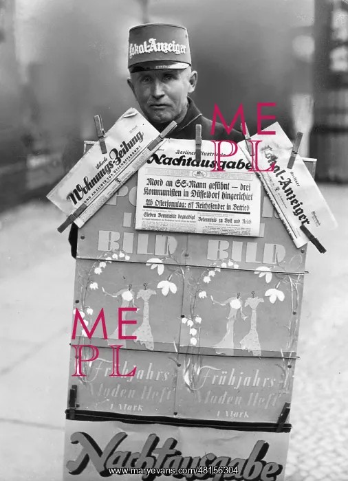 : Berliner newspaper seller, 1934 : Berliner newspaper seller, 1934
