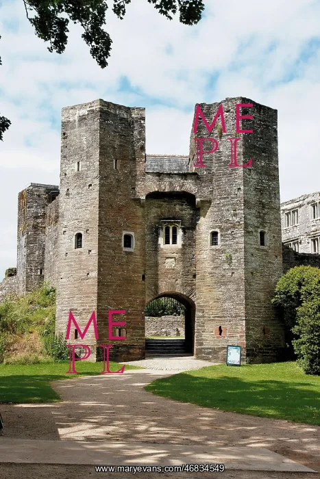 : Berry Pomeroy Castle near Totnes, Devon : Berry Pomeroy Castle near Totnes, Devon