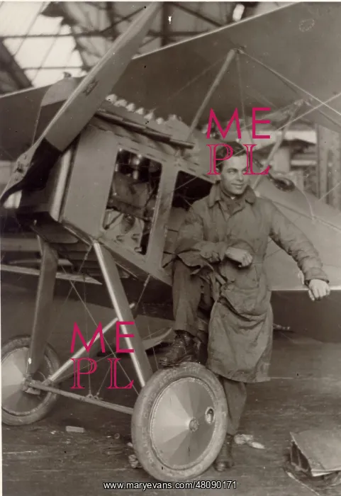 : Bert Hinkler alongside his Sopwith Baby : Bert Hinkler alongside his Sopwith Baby