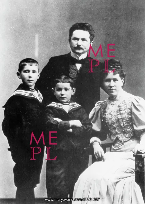 : Bertolt Brecht as a child, 1908 : Bertolt Brecht as a child, 1908