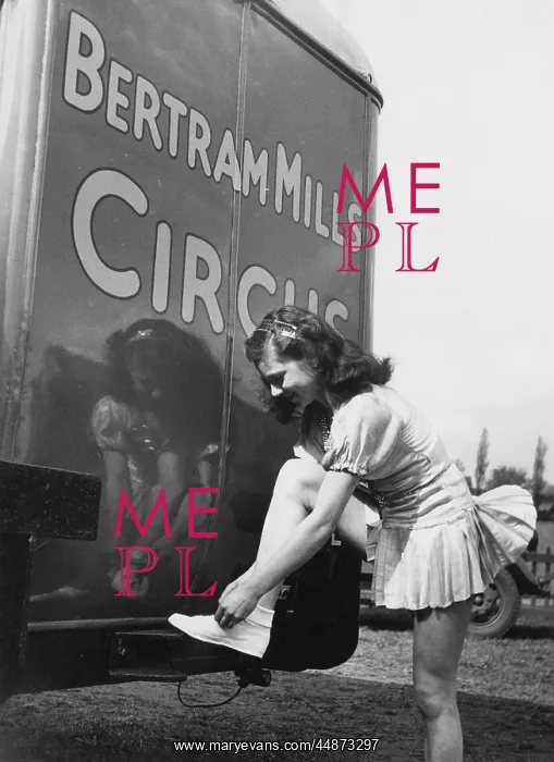 : BERTRAM MILLS GIRL : BERTRAM MILLS GIRL