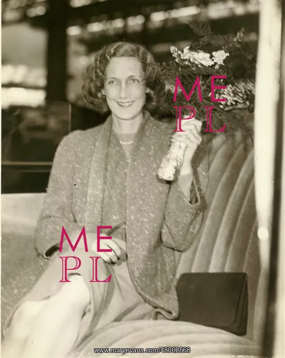 : Beryl Markham (1902-1986) on her arrival back in the UK : Beryl Markham (1902-1986) on her arrival back in the UK