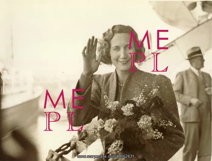 : Beryl Markham (1902-1986) on her arrival back in the UK : Beryl Markham (1902-1986) on her arrival back in the UK