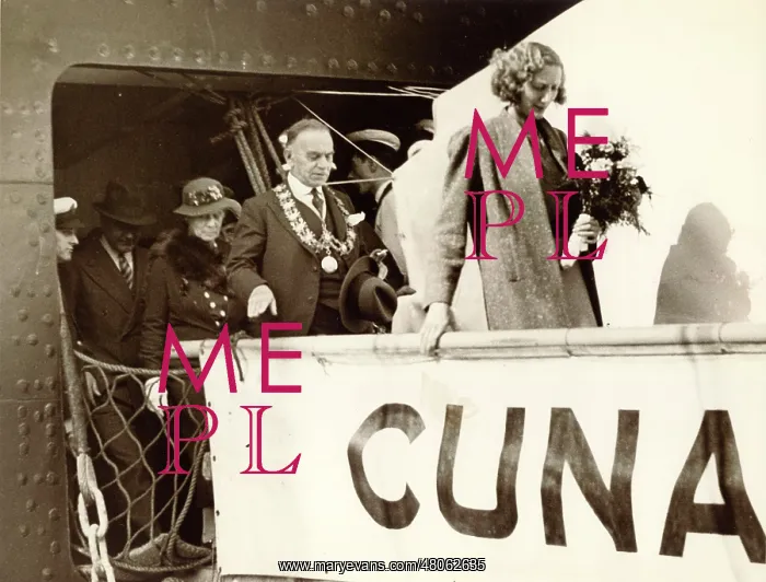 : Beryl Markham (1902-1986) on her arrival back in the UK : Beryl Markham (1902-1986) on her arrival back in the UK