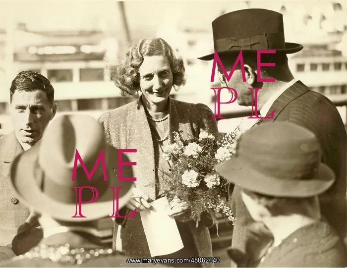 : Beryl Markham (1902-1986) on her arrival back in the UK : Beryl Markham (1902-1986) on her arrival back in the UK