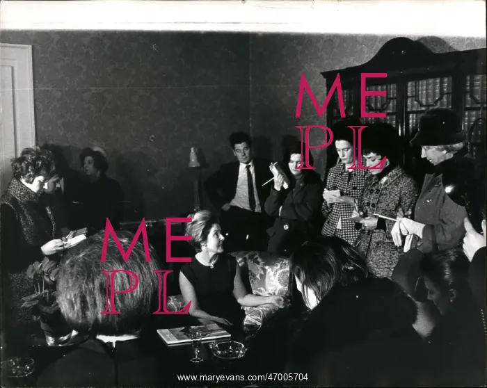 : Beryl Maudling and women journalists, 11 Downing Street : Beryl Maudling and women journalists, 11 Downing Street