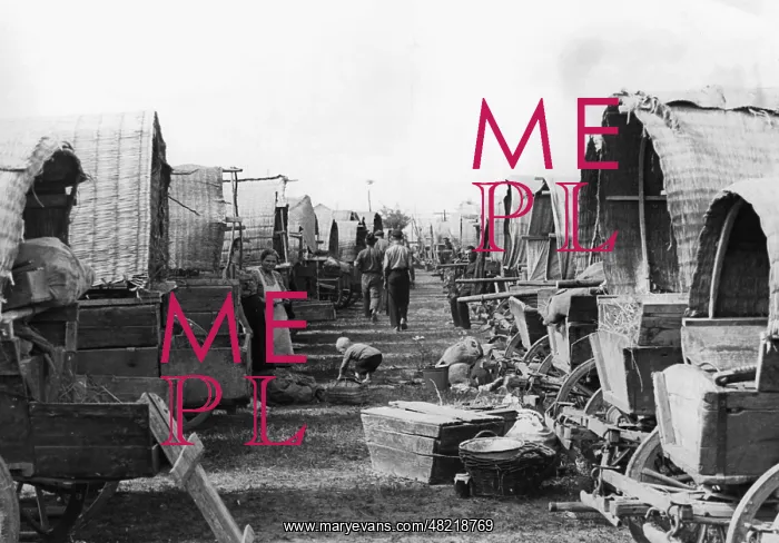 : Bessarabia Germans in the reception camp of Galatz, 1940 : Bessarabia Germans in the reception camp of Galatz, 1940