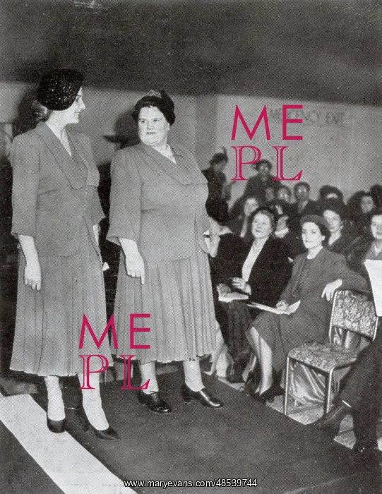 : Bessie Braddock as outsize fashion queen : Bessie Braddock as outsize fashion queen