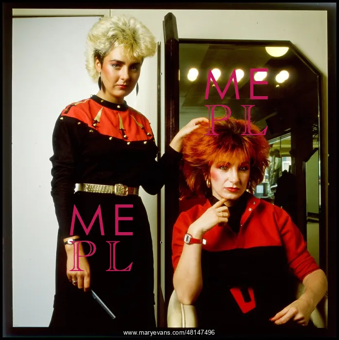 : Bette Bright with hairdresser : Bette Bright with hairdresser