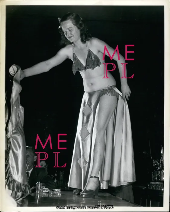 : Beulah Wright dances at Opera House, New Orleans : Beulah Wright dances at Opera House, New Orleans