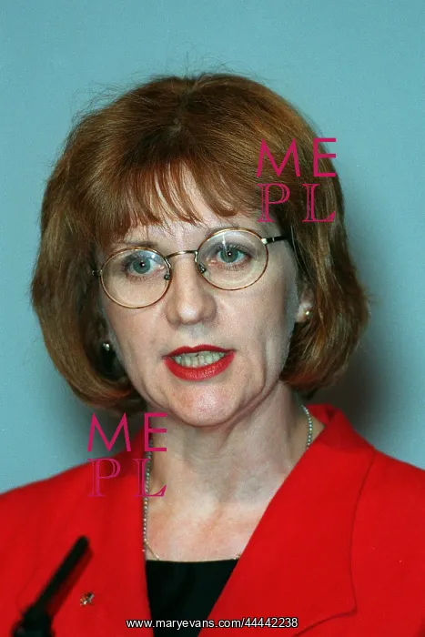  : Beverley Hughes MP