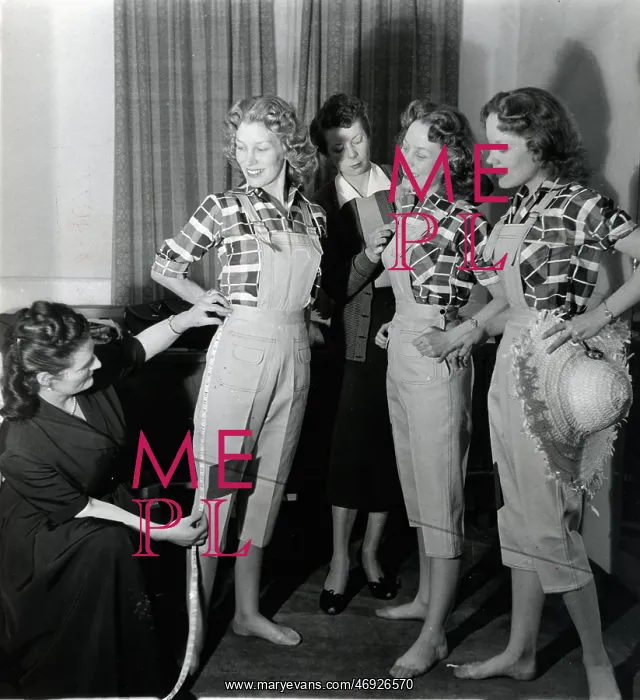 : The Beverley Sisters Rehearse for Harmony Lane : The Beverley Sisters Rehearse for Harmony Lane