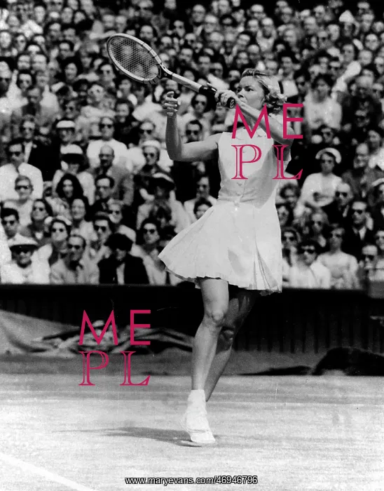 : Beverly Baker Fleitz in tennis match at Wimbledon : Beverly Baker Fleitz in tennis match at Wimbledon