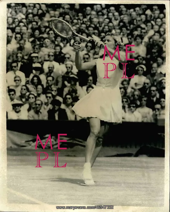 : Beverly Baker Fleitz in tennis match at Wimbledon : Beverly Baker Fleitz in tennis match at Wimbledon