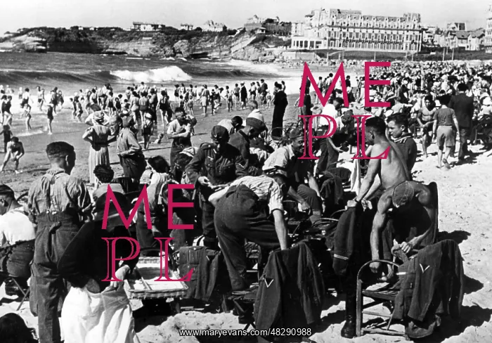 : Biarritz beach, 1940 : Biarritz beach, 1940