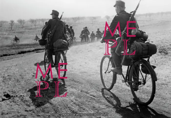 : Bicycle troops on the Eastern Front, 1942 : Bicycle troops on the Eastern Front, 1942