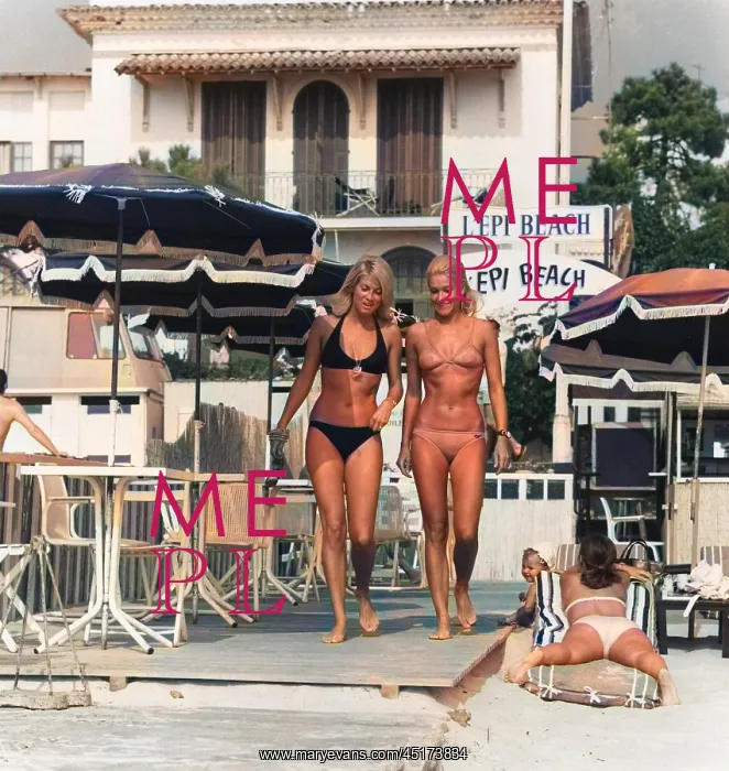 : BIKINI BLONDES ON HOLS : BIKINI BLONDES ON HOLS
