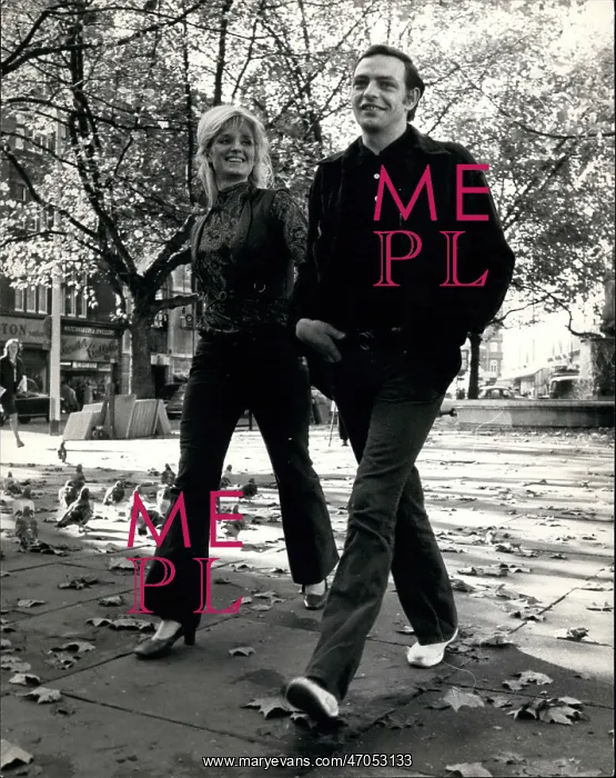 : Billie Dixon, Richard Bright, in Sloane Square, London : Billie Dixon, Richard Bright, in Sloane Square, London