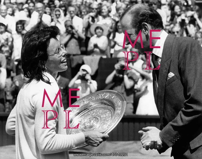 : Billie Jean King with trophy at Wimbledon : Billie Jean King with trophy at Wimbledon