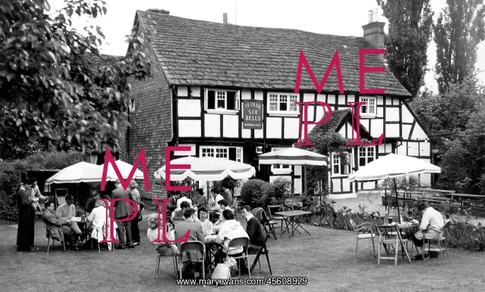  : Billingshurst, Ye Olde Six Bells c1960