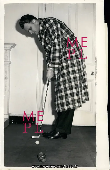 : Billy Graham, American evangelist, relaxing in Glasgow : Billy Graham, American evangelist, relaxing in Glasgow