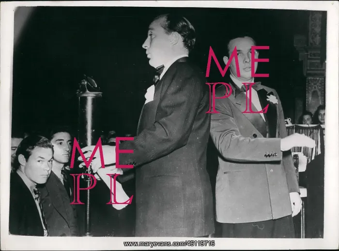 : Bing Crosby and brother Bob performing, Los Angeles, USA : Bing Crosby and brother Bob performing, Los Angeles, USA