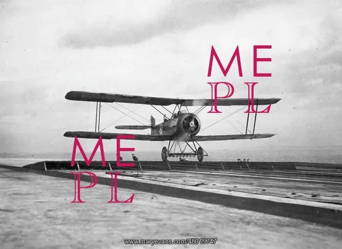 : Biplane landing on HMS Argus, WW1 : Biplane landing on HMS Argus, WW1
