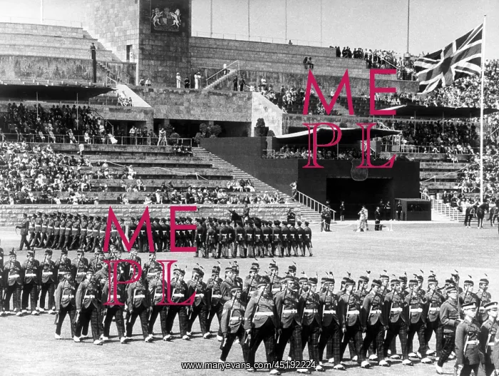 : Birthday parade for the British queen in Berlin : Birthday parade for the British queen in Berlin