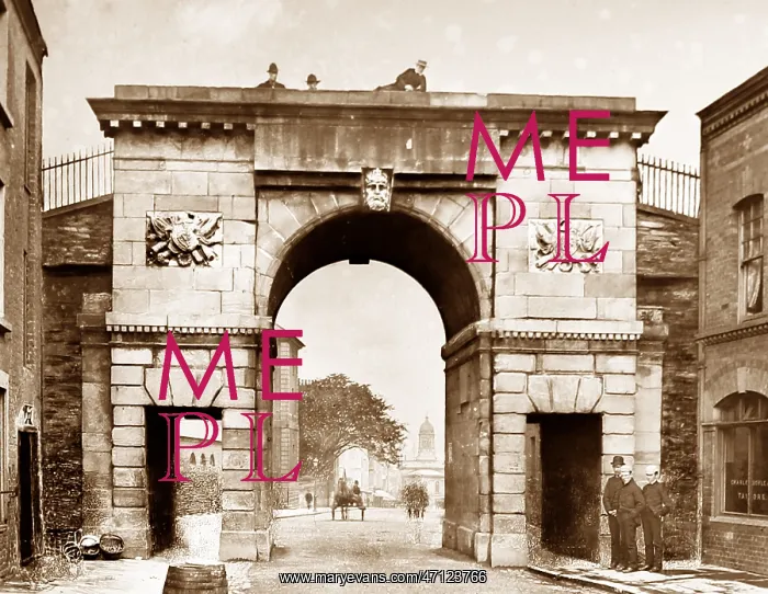 : Bishop's Gate, Londonderry, Ireland - Ireland : Bishop's Gate, Londonderry, Ireland - Ireland