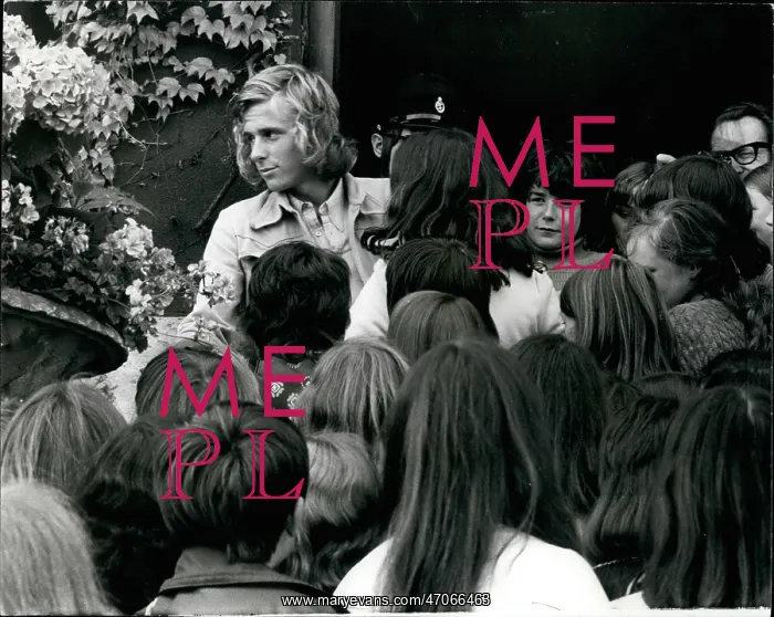 : Bjorn Borg surrounded by young fans at Wimbledon : Bjorn Borg surrounded by young fans at Wimbledon