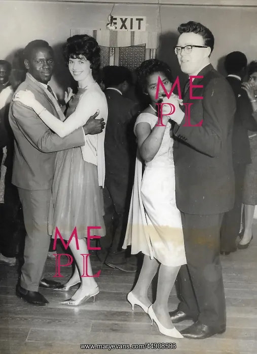 : Black and white couples mixed on the dance floor in Nottingh : Black and white couples mixed on the dance floor in Nottingh