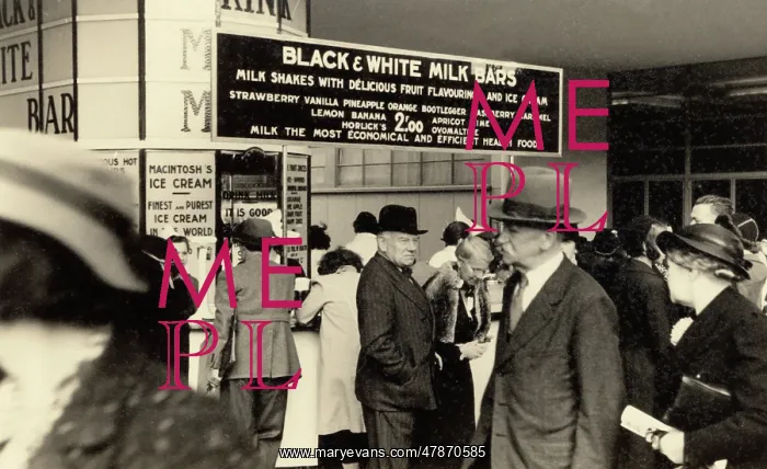 : Black and White Milk Bar : Black and White Milk Bar