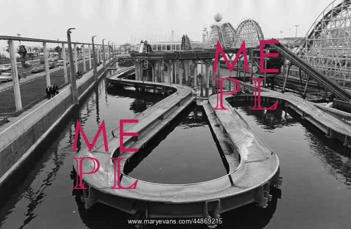 : BLACKPOOL LOG FLUME : BLACKPOOL LOG FLUME