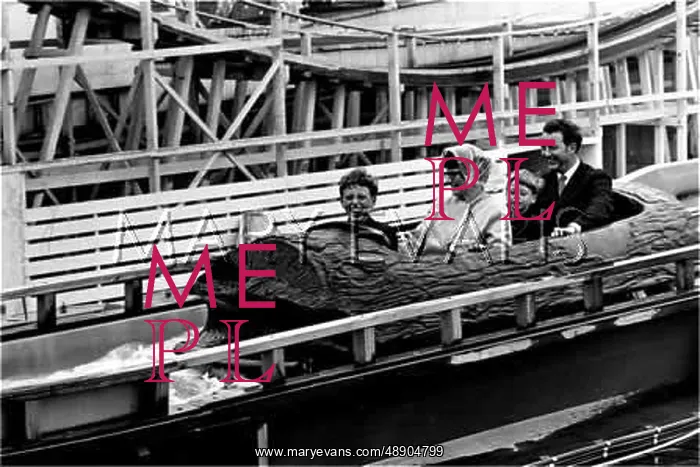 : BLACKPOOL LOG FLUME : BLACKPOOL LOG FLUME