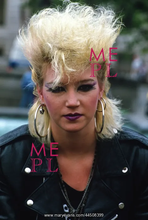  : Bleached blonde punk girl