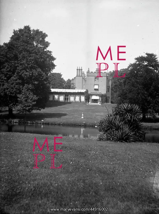 : Blendon Hall and Lake : Blendon Hall and Lake