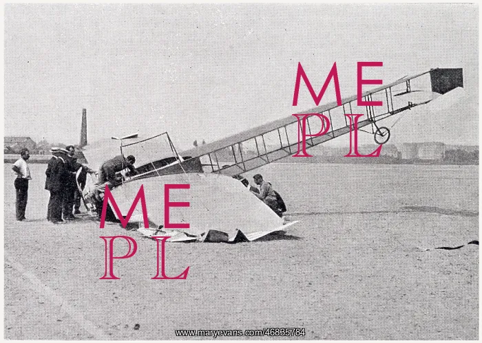 : Bleriot VIII after crash in Issy 1908 : Bleriot VIII after crash in Issy 1908