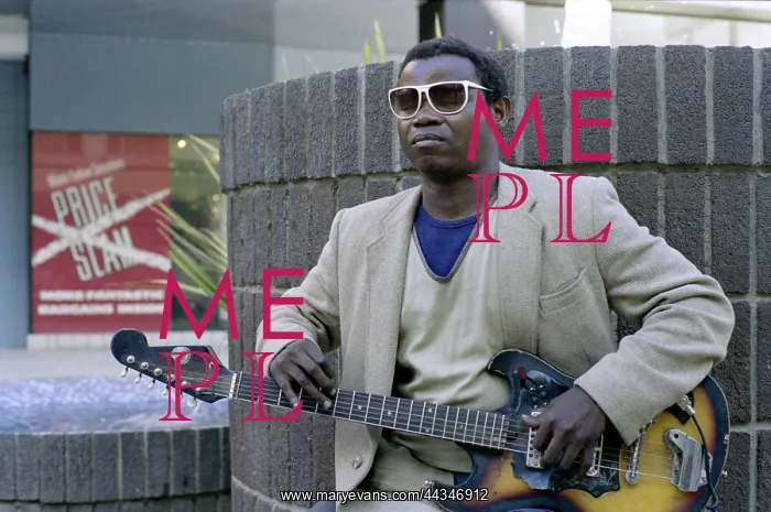  : Blind slide guitar player