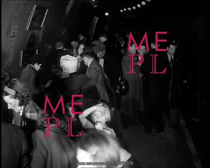 : The Blitz. Civilians Sheltering From Bombs in the London Underground - London : The Blitz. Civilians Sheltering From Bombs in the London Underground - London