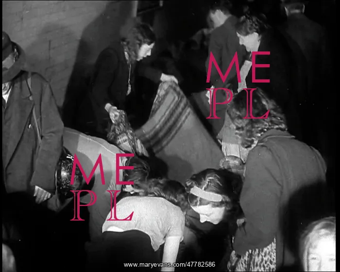 : The Blitz. Civilians Sheltering From Bombs in the London Underground - London : The Blitz. Civilians Sheltering From Bombs in the London Underground - London