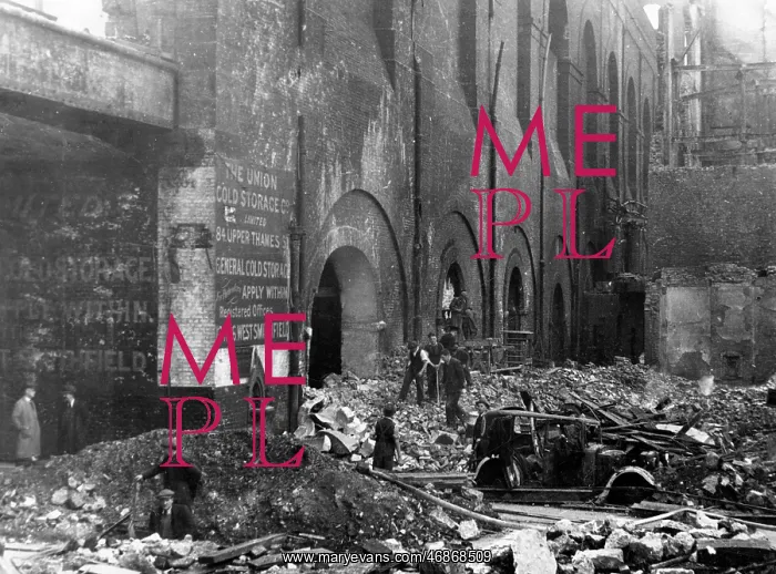 : Blitz in City of London - Dowgate Dock, WW2 : Blitz in City of London - Dowgate Dock, WW2