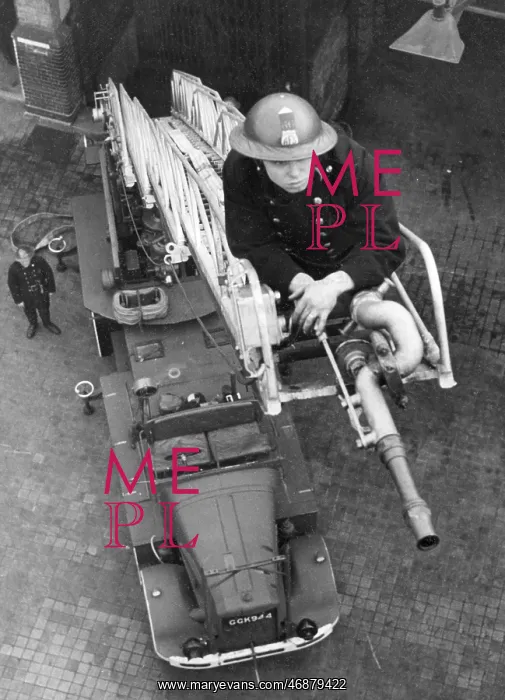 : Blitz in London -- AFS firefighter on ladder, WW2 : Blitz in London -- AFS firefighter on ladder, WW2