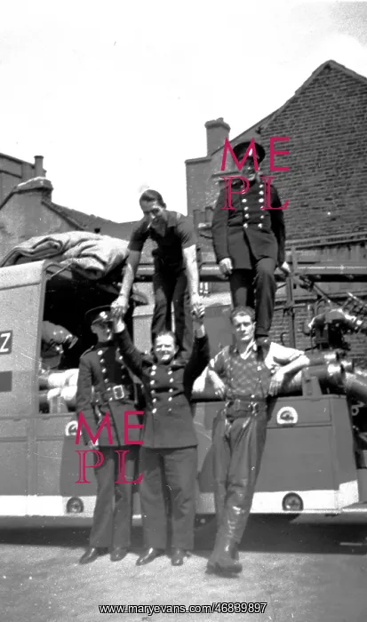 : Blitz in London -- AFS firefighters, WW2 : Blitz in London -- AFS firefighters, WW2