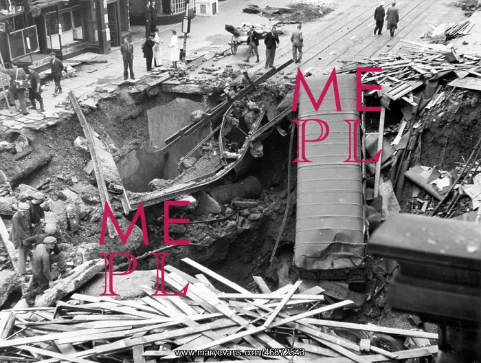 : Blitz in London -- Balham High Road, WW2 : Blitz in London -- Balham High Road, WW2