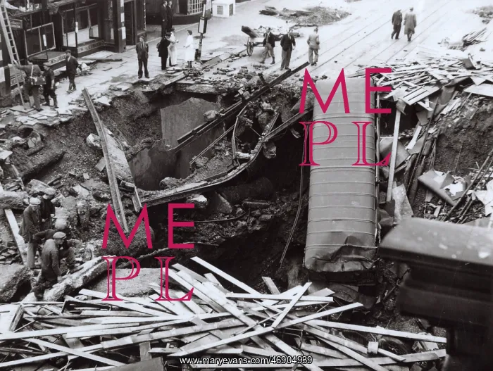 : Blitz in London -- Balham High Road, WW2 : Blitz in London -- Balham High Road, WW2