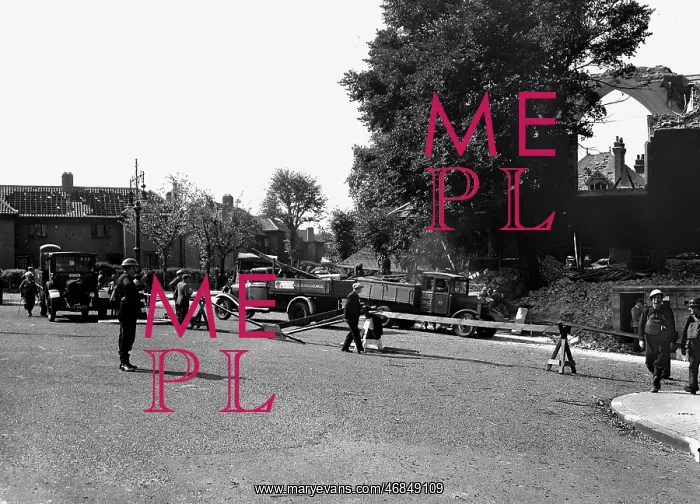 : Blitz in London -- bombing in Charlton, WW2 : Blitz in London -- bombing in Charlton, WW2