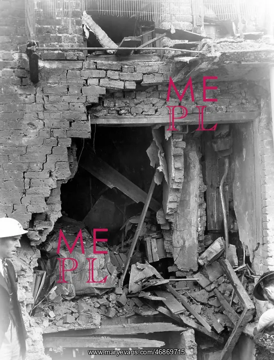 : Blitz in London -- public shelter, Fieldgate Street, WW2 : Blitz in London -- public shelter, Fieldgate Street, WW2